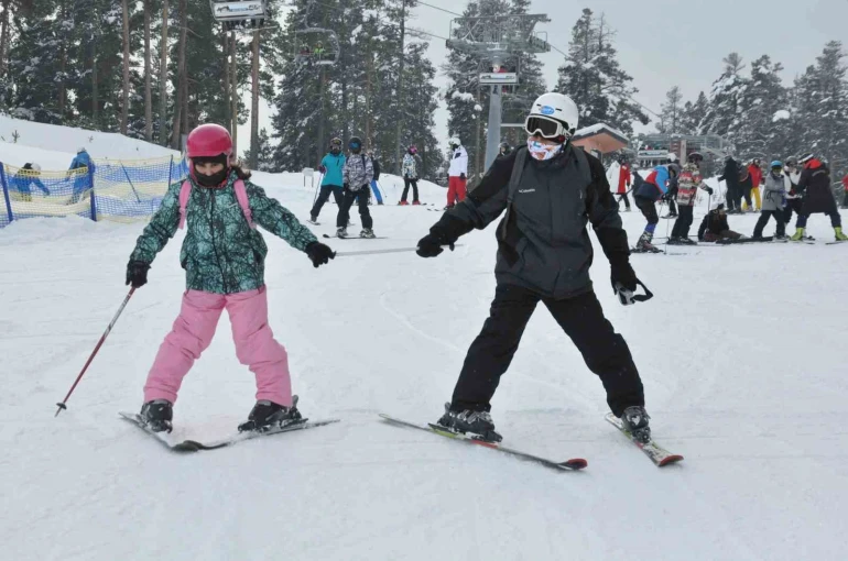 Sarıkamış’ta sömestr heyecanı: Kristal kar üzerinde doluluk yüzde 100’e ulaştı 