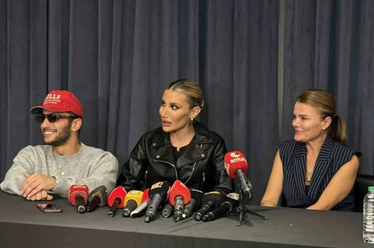 Şarkıcı İrem Derici: "Alnım ana sütüm kadar ak"