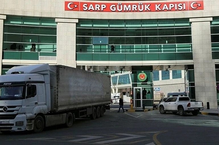 Sarp Sınır Kapısı’nda Kasım’da rekor tır trafiği