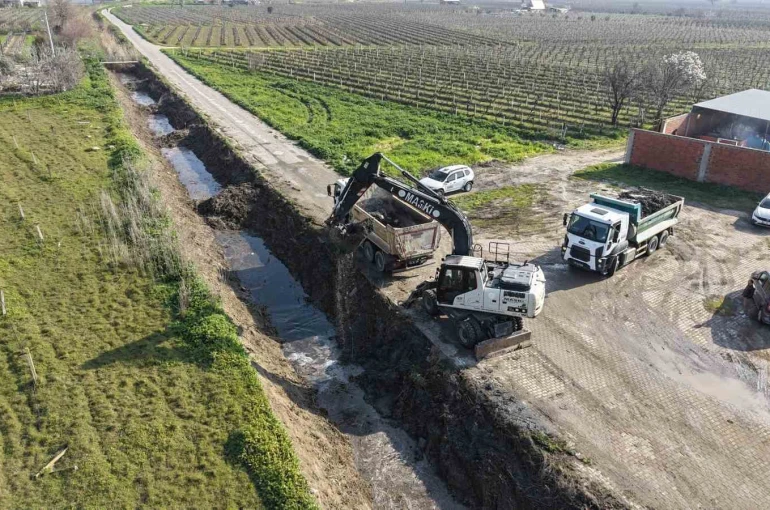 Saruhanlı’da dere temizliğiyle koku ve sinek sorunu bitecek 