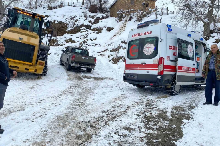 Sason’da ekiplerin zorlu kış mesaisi 