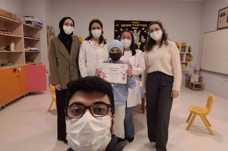 SAÜ gönüllüleri onkoloji servisinde çocuklara umut oluyor