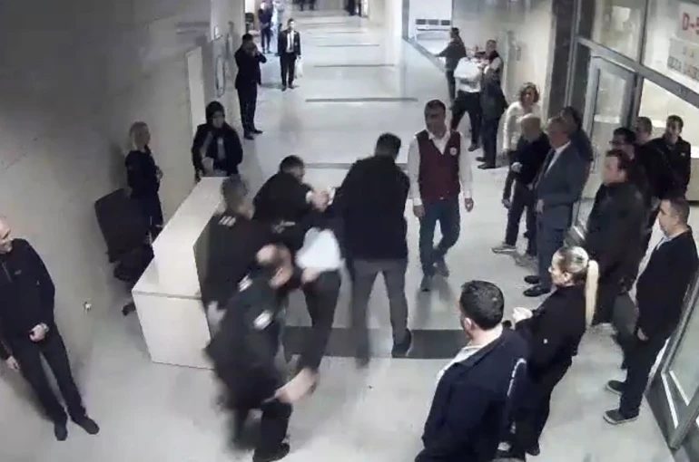 Savcı, Bölge Adliye Mahkemesi’nde kadın hakimi vurmuştu; olayın ardından yaşananlar kamerada 