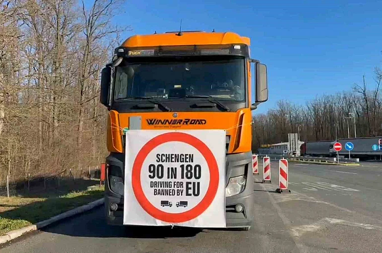 Schengen vize protestosu AB sınırlarını kilitledi, tırlar kilometrelerce kuyruk oluşturdu 