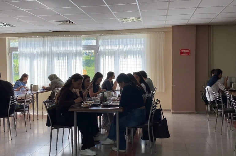 SDÜ’de öğrenciler ’yemekhane fiyatları ve ulaşım’ konularında şikayetçi 