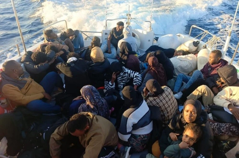 Seferihisar açıklarında 41 düzensiz göçmen kurtarıldı 