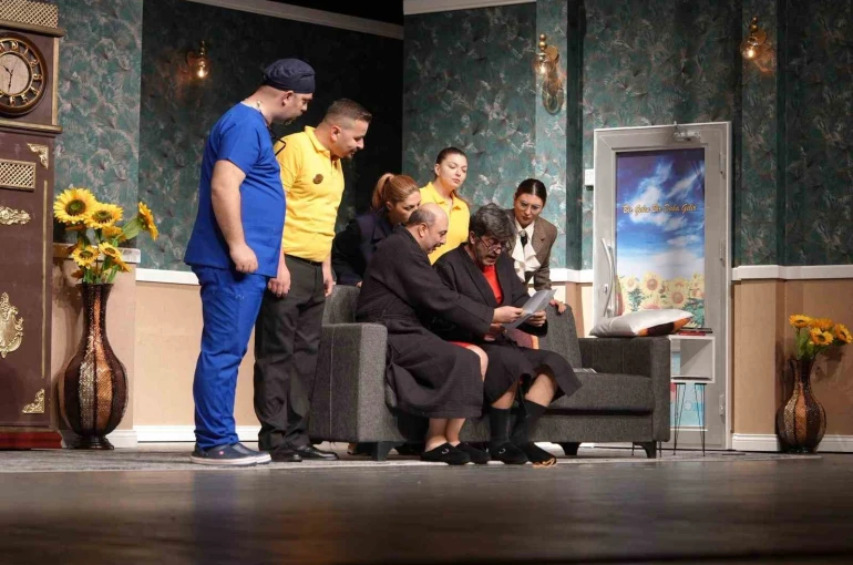 Şehir tiyatroları "Bugün git, yarın gel" oyunu ile perdelerini açtı 