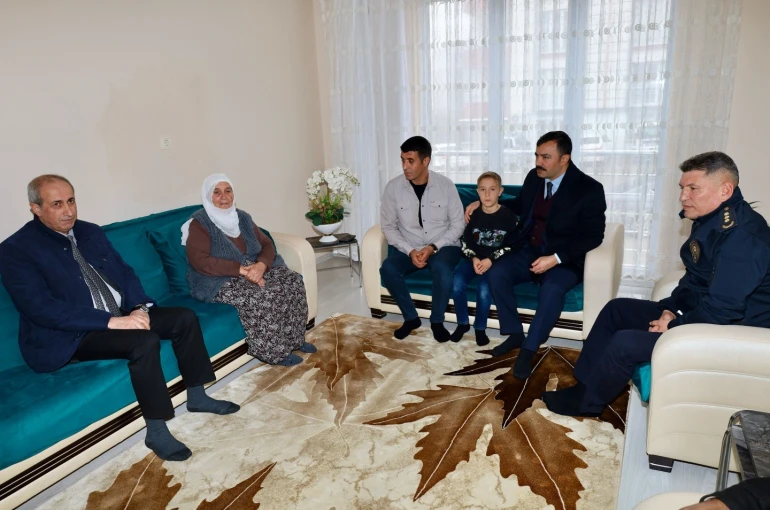 Şehit ailelerine anlamlı ziyaret