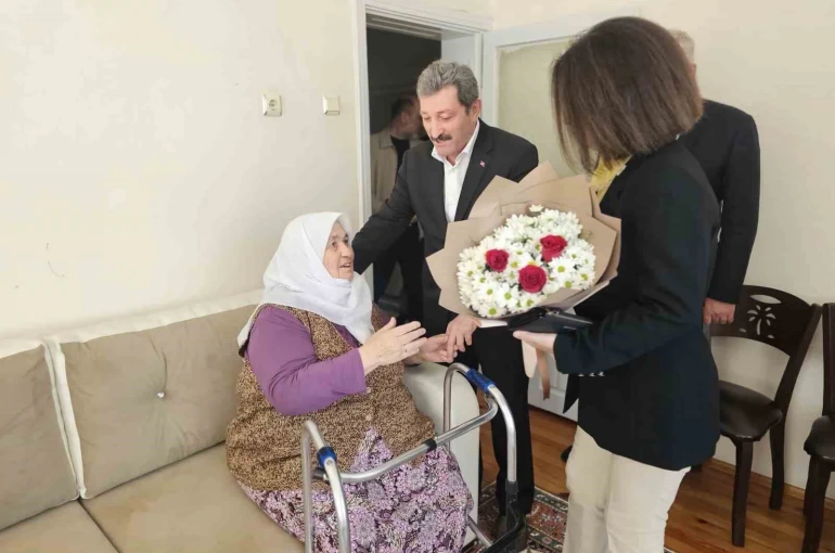 Şehit annelerine anlamlı Anneler Günü ziyareti