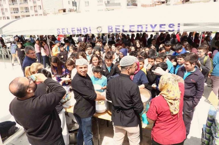 Şehit öğretmen ve öğrenciler için Selendi’de duygu dolu hayır 