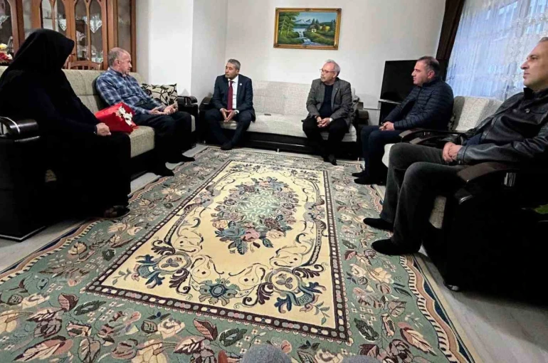 Şehit Serdar Uslu’nun öğretmen babasına anlamlı ziyaret 