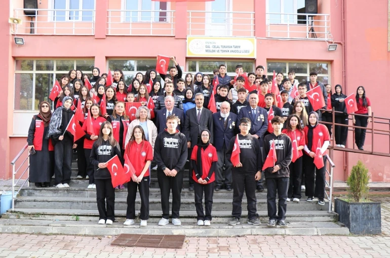 Şehit yakınları ve gaziler öğrencilerle buluştu 