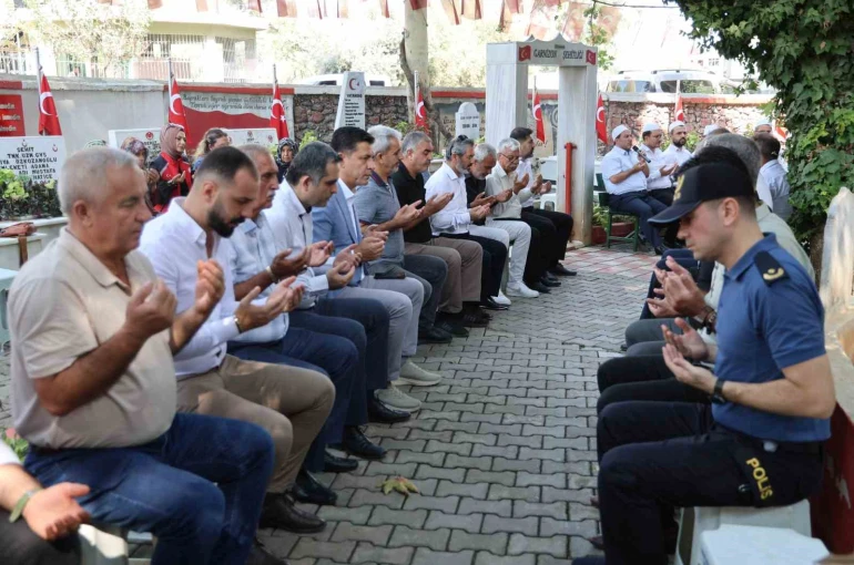 Şehit Ziya Özkozanoğlu kabri başında anıldı