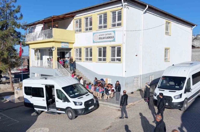 Şehitkamil 3. Çocuk Tiyatrosu Günleri’nde perde açıldı 