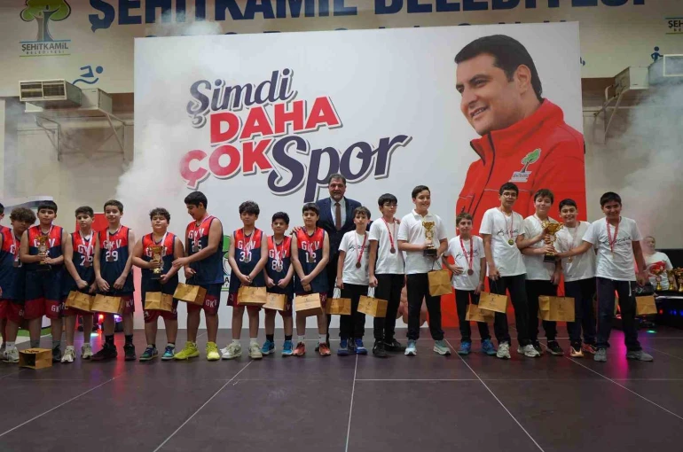 Şehitkamil’de 2. küme sportif müsabakaları coşkusu ödül töreniyle taçlandı