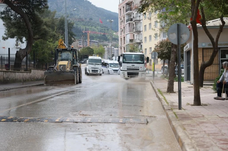 Şehzadelerin dönüşen mahallelerinde kapsamlı temizlik 