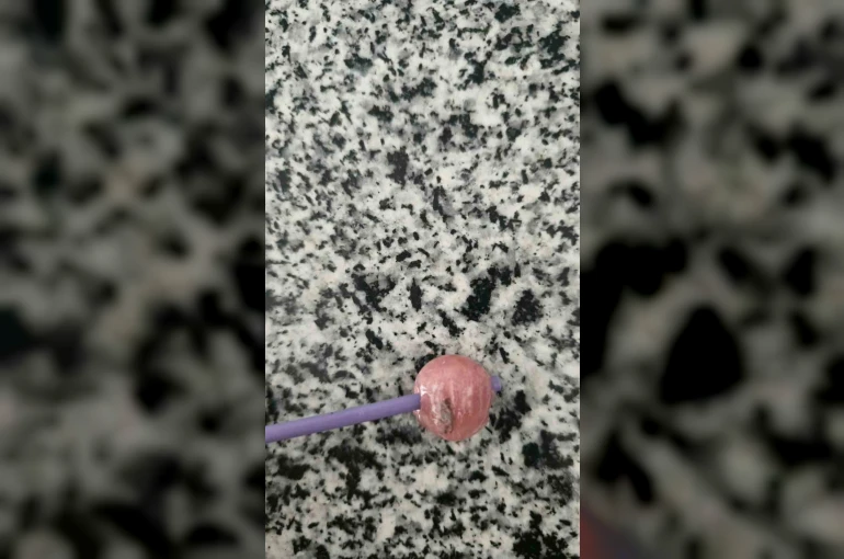 Şekerin içinden taş çıktı 