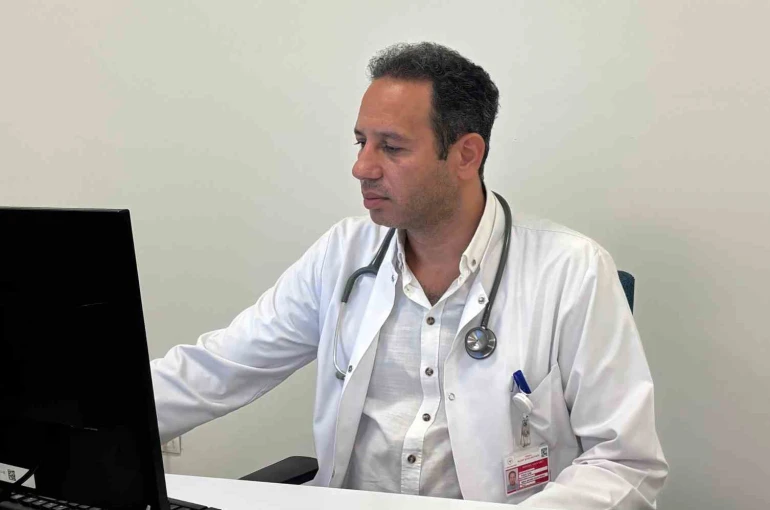 Şekerli yiyecekler ve çiçekli kıyafetler arı sokması riskini artıyor