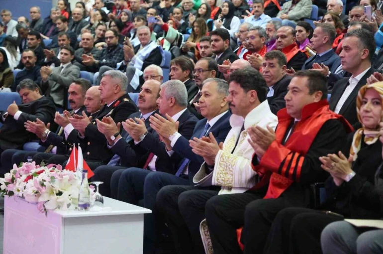 Selçuk Üniversitesinde Akademik Yıl, Bakan Yerlikaya’nın katılımıyla açıldı 