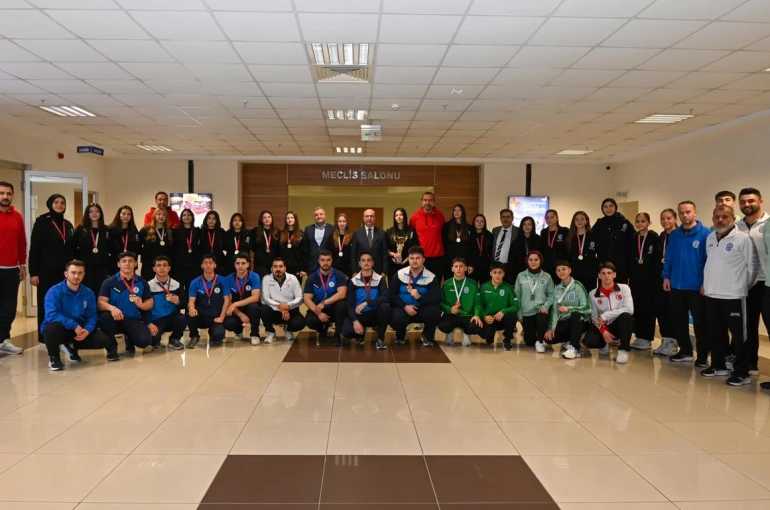 Selçuklu’nun başarılı sporcuları Başkan Pekyatırmacı ile bir araya geldi