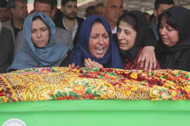 Selde evladını kaybeden annenin "Yavrum polis olacaktın, nereye gidiyorsun sınavın geliyordu" sözleri yürekleri dağladı