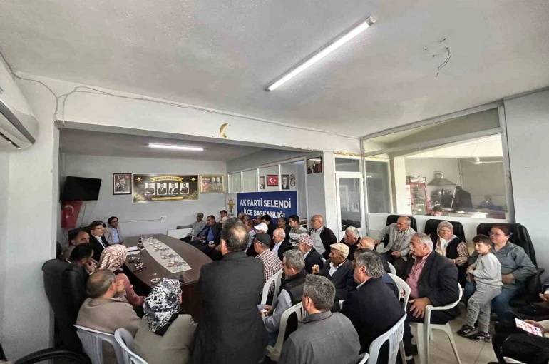 Selendi AK Parti’de mahalle başkanları toplandı 