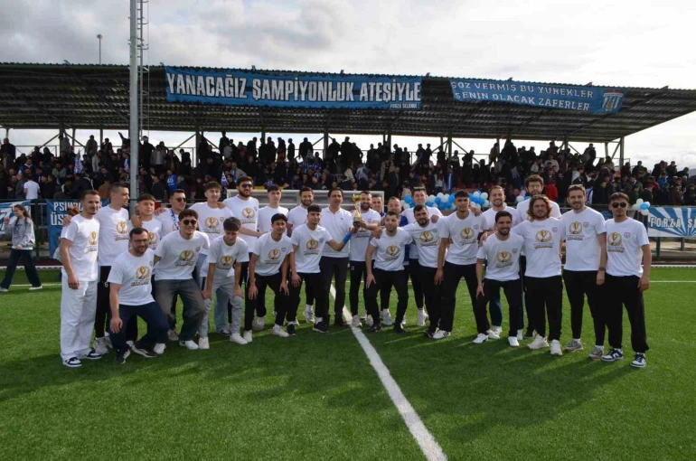 Selendi Belediyespor şampiyon 