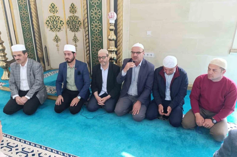 Selendi’de hacı adayları dualarla uğurlandı 