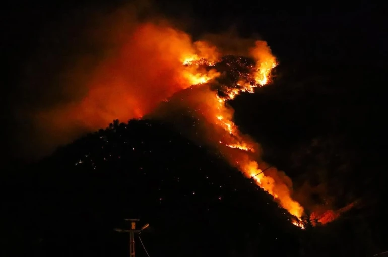 Şemdinli’de korkutan yangın 