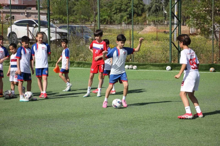 Şenol Ünlü: "Futbol okulları ticarethaneye döndü" 