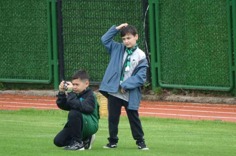 Serdar Dursun’dan minik taraftara jest 