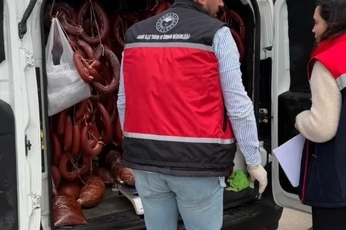 Serik’te 176 kilogram tarihi geçmiş sucuk ele geçirildi 
