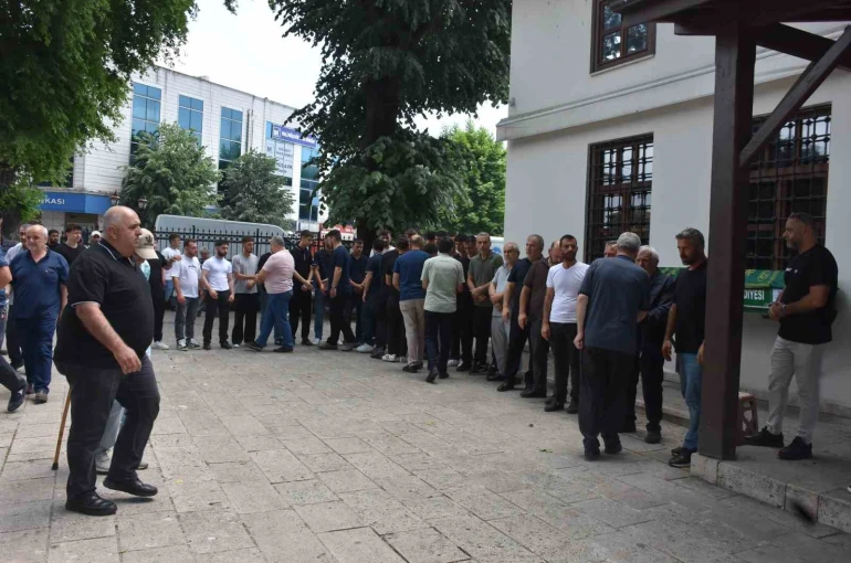 Serinlemek için girdiği derede boğulan genç son yolcuğuna uğurlandı 
