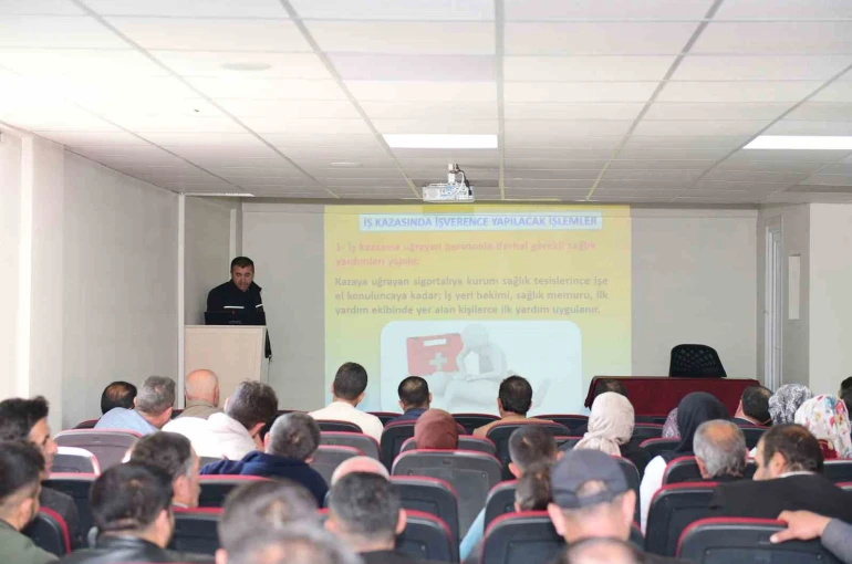 Servis şoförleri ve rehber personellere iş sağlığı ve güvenliği eğitimi verildi 