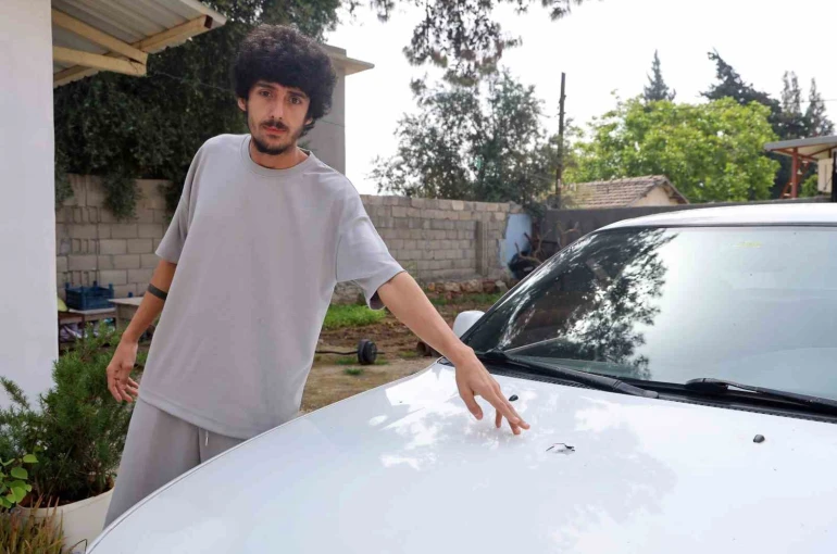 Sesle panik ve korku yaşayan vatandaşın aracına yorgun mermi isabet etti 