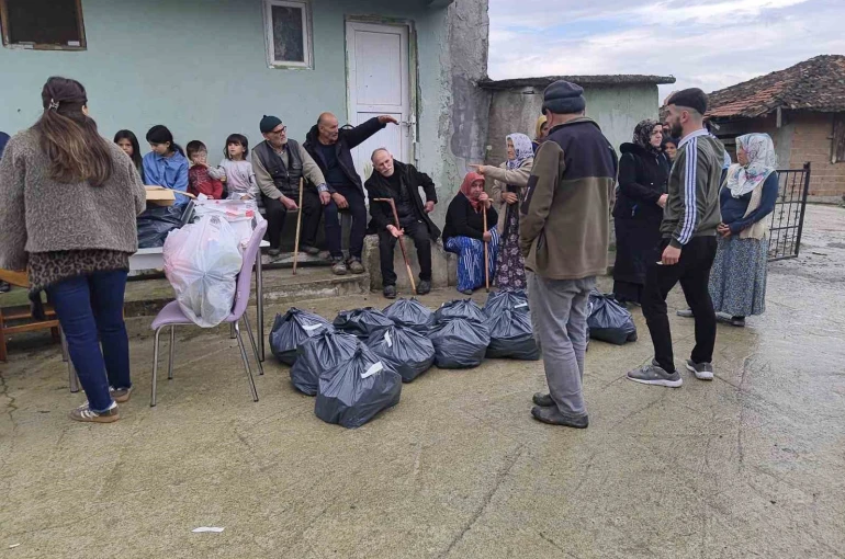 ’Sessiz’ mahalleye 3 kamyonluk yardım 