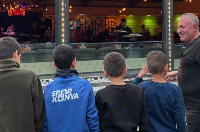 Sevgi evlerinde kalan çocuklar mangal başında 