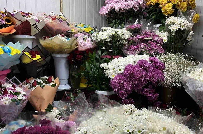 Sevgisini çiçekle anlatanlar çiçek tercih ediyor 