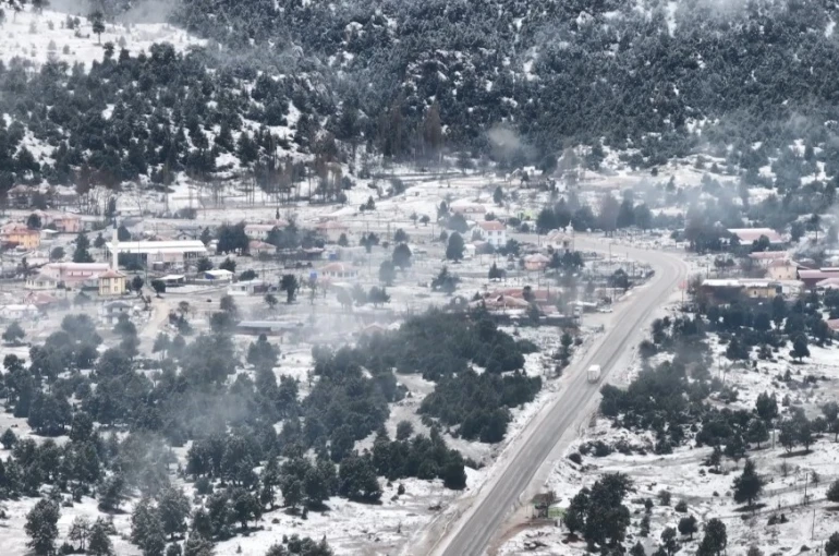 Seydikemer yaylaları beyaza büründü 