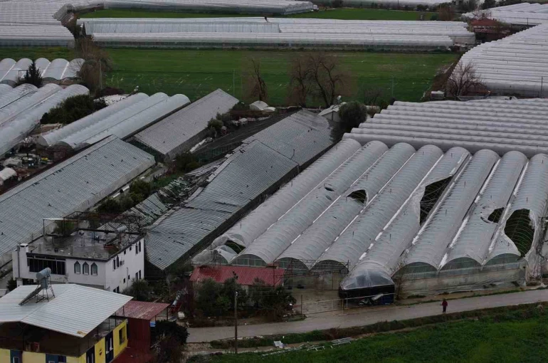 Seydikemer’de hortum, fırtına ve dolu seraları vurdu
