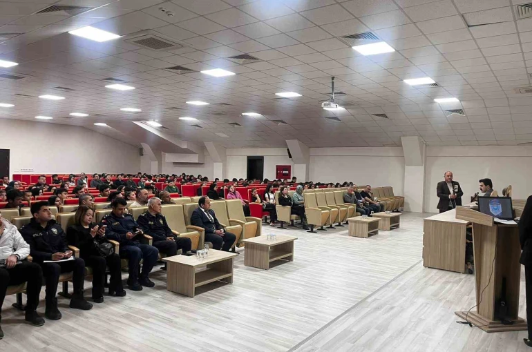 Seydikemer’de öğrencilere siber güvenlik semineri 