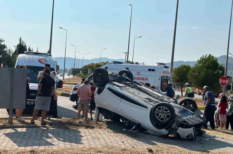 Seydikemer’de tır ile otomobil çarpıştı: 4 yaralı 