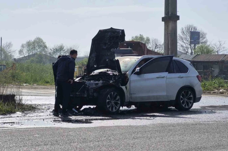 Seyir halindeki cip yandı 