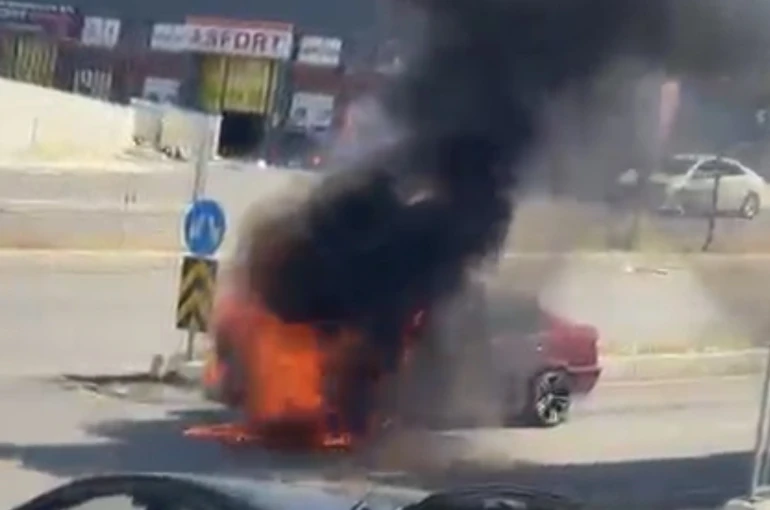 Seyir halindeki otomobilde yangın çıktı