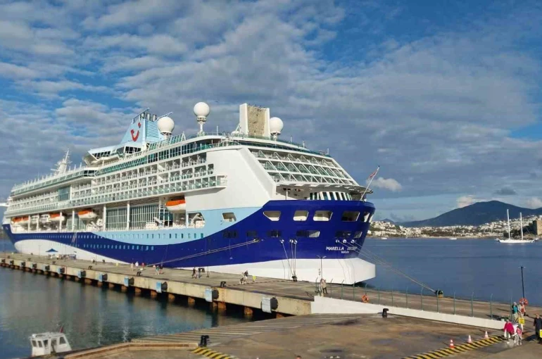 Sezonun ikinci kuruvaziyer gemisi Bodrum’a geldi 