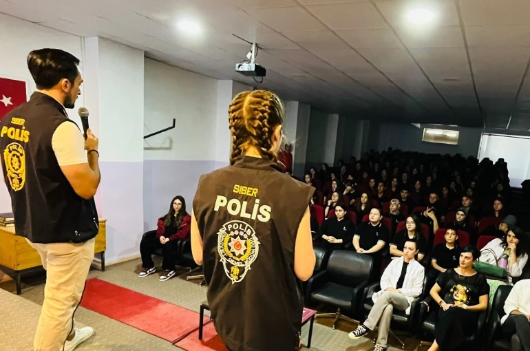 Siberay ekibinden öğrencilere siber güvenlik semineri 