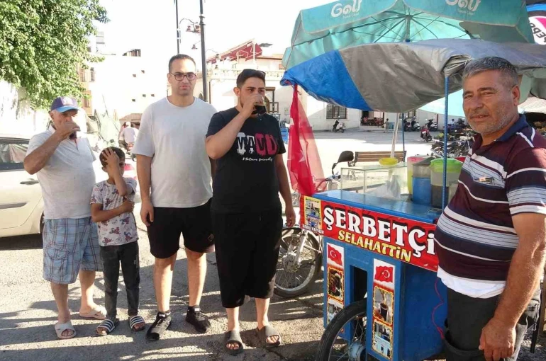 Sıcaklar soğuk şerbet satışlarını artırdı: Günde 400 bardak satıyor