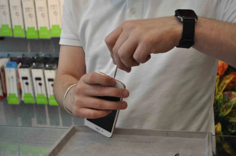 Sıcaklarda cep telefonunuzu uzun süre şarjda bırakmayın 