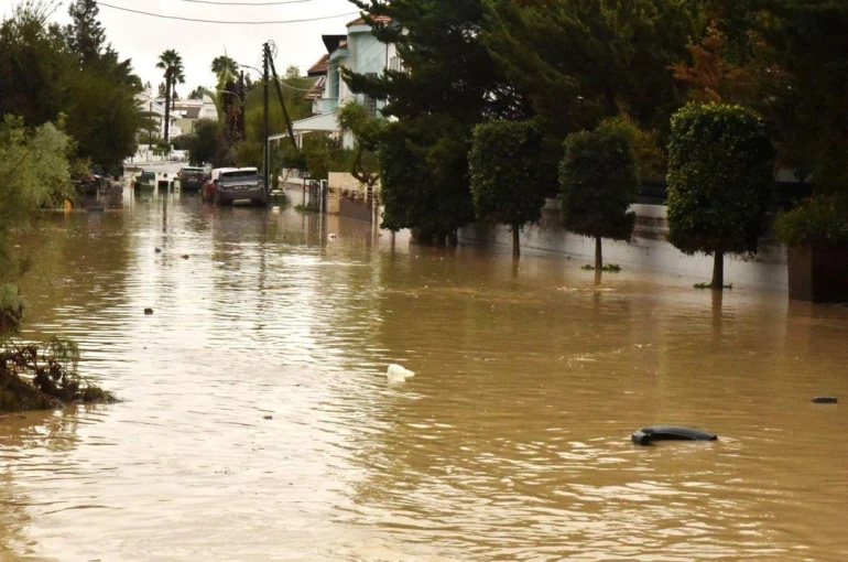 Şiddetli yağışlarda Gönyeli Barajı taştı