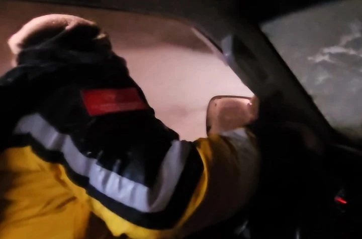 Sıfır görüş mesafesinde sağlıkçıların zamanla yarışı 